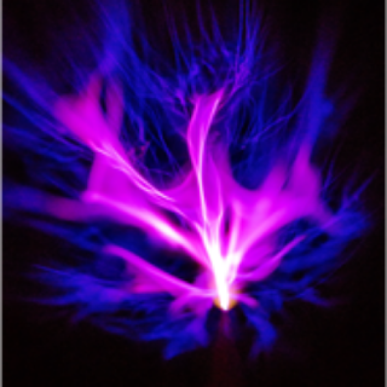 Propriétés des plasmas chauds pour la fusion et la physique fondamentale